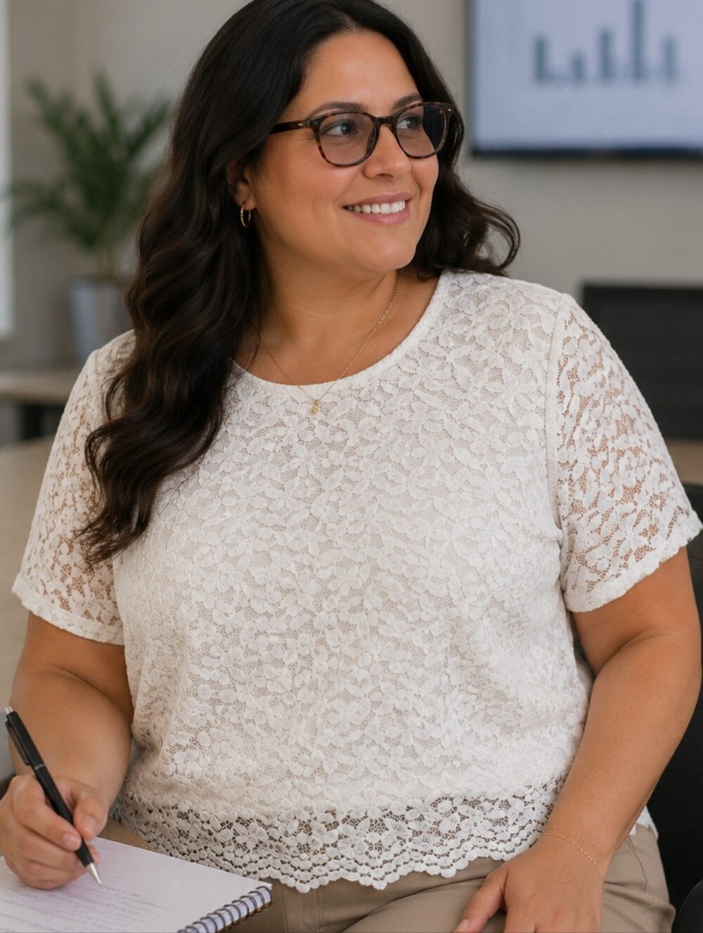 Teddi Rose White Lace Short Sleeve Blouse. In EUC